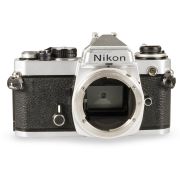 Câmera analógica 35mm Nikon FE - USADO