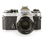 Câmera analógica 35mm Nikon FE com lente AI 50mm f1.8 - USADO (J0413C)