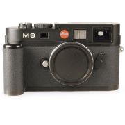 C&acirc;mera digital rangefinder Leica M8 com empunhadura (PRETO) - USADA