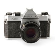 Câmera analógica 35mm Pentax K1000 com lente 50mm f2 e flash - USADO