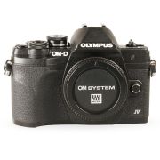 C&acirc;mera mirrorless Olympus OM-D E-M10 Mark IV (PRETO) - USADO