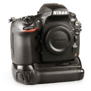 Câmera DSLR Nikon D810 com Battery Grip MB-D12  - USADA (21150 disparos)