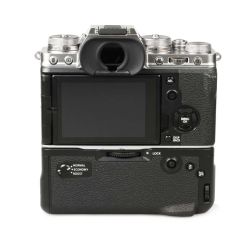 Câmera mirrorless Fujifilm X-T4 com grip de bateria e carregador duplo - USADO