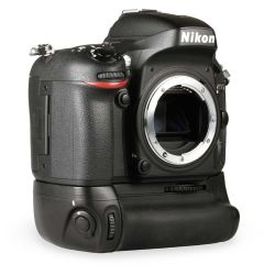Câmera DSLR Nikon D600 com battery Grip - USADO (4.683 disparos)