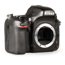 C&acirc;mera DSLR Nikon D600 - USADO (23.200 disparos)