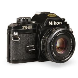 Câmera analógica 35mm Nikon FG-20 com lente 50mm f1.8 - USADO