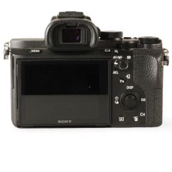 Câmera mirrorless Sony Alpha a7 II com FE 28-70mm - USADO (6.300 disparos)