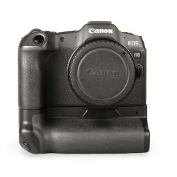 Câmera mirrorless Canon EOS R8 com Battery Grip e Adaptador EF-EOS R - USADO (55.284 disparos)